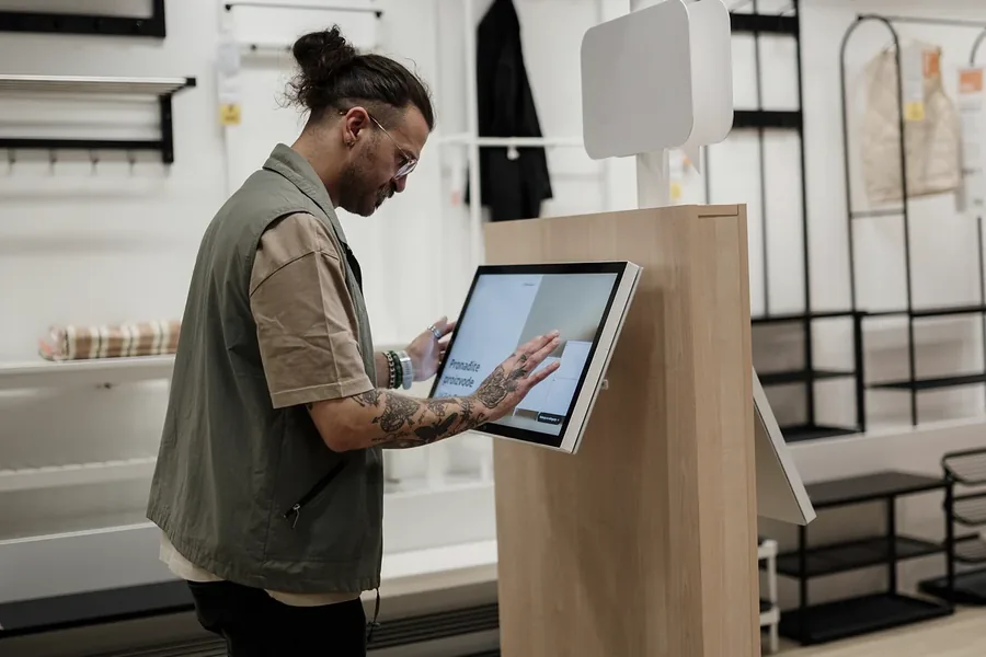 Touch screen kiosk